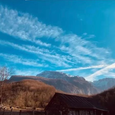 Shpija E Gjyshit Vuthaj Hotel Gusinje Bagian luar foto