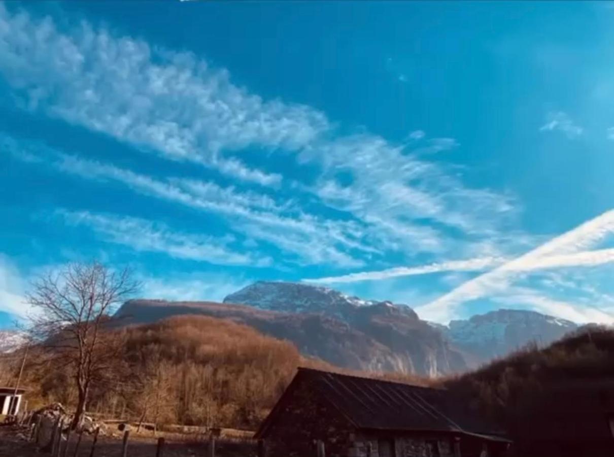 Shpija E Gjyshit Vuthaj Hotel Gusinje Bagian luar foto