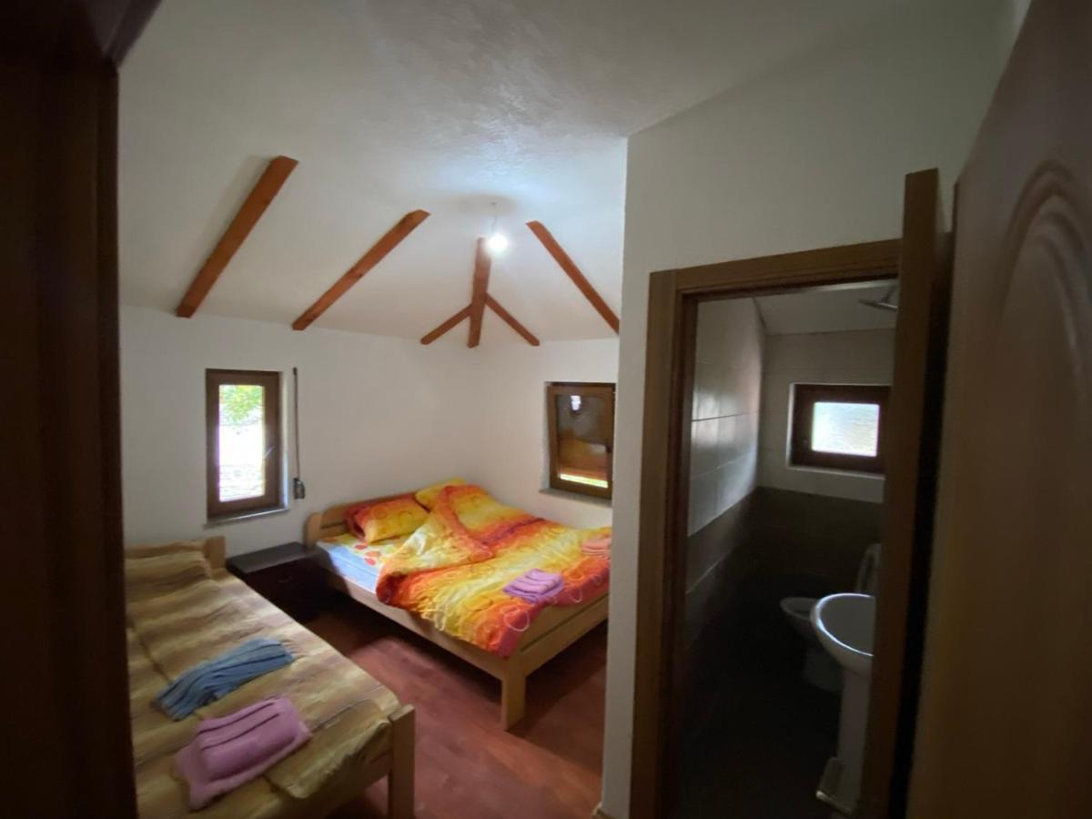 Shpija E Gjyshit Vuthaj Hotel Gusinje Bagian luar foto